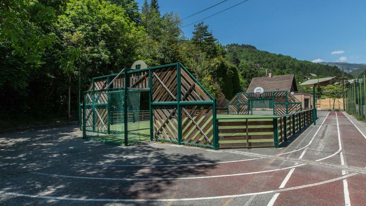 Vacanceole - Residence Les Gorges Rouges Guillaumes Exterior photo